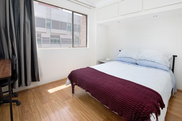 Enjoy the most secure location and the most convenient location in Parramatta! - Photo 1