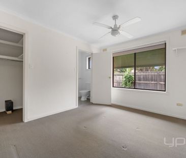 3 BEDROOM FAMILY HOME WITH MULTIBLE LIVING AREAS - Photo 2