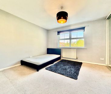 Village Close, Herts, Hoddesdon - Photo 1