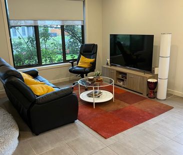Braybrook - Photo 1