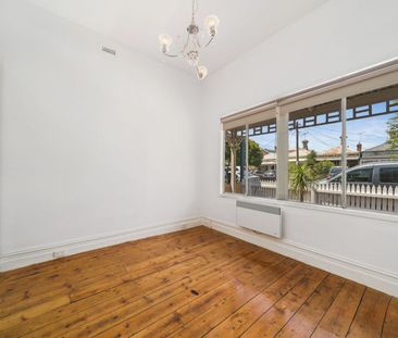 Stylish Two-Bedroom Gem in Prime Port Melbourne Location - Photo 4