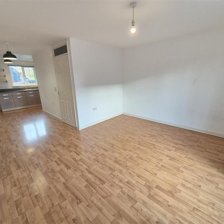 2 bedroom townhouse to rent - Photo 1