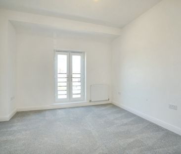 Harrington close, Upton - Photo 5