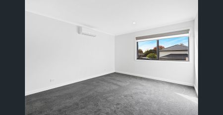 As new - 2yo Bright and Spacious Townhouse! - Photo 5