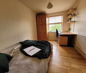 Room 6 Available, Riverside En Suite, 11 Bedroom House, Willowbank Mews – Student Accommodation Coventry - Photo 3