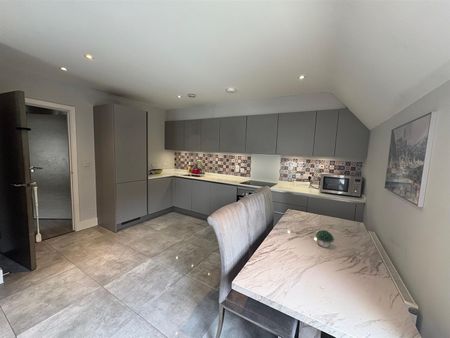 2 bed flat to rent in Bushey Hall Road, Bushey, WD23 - Photo 5