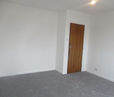 4 bedroom detached bungalow to rent - Photo 5