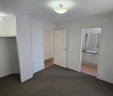 LESS THAN 500m TO WARNBRO BEACH! - Photo 5