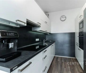 Prostorný a světlý byt 2+kk s garážovým stáním a skvělým zázemím – ... - Photo 1