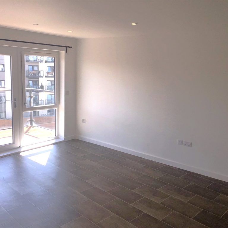 2 Bedroom Flat / Apartment - Centenary Plaza, Southampton - Photo 1