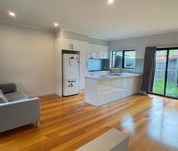 Stunning Home in Prime Clayton South Location - 4 Bedroom Family Ho... - Photo 2