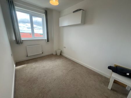 4 bedroom semi-detached house to rent - Photo 4