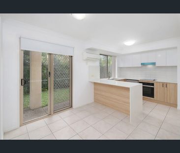 Freshly renovated Modern 3 Bedroom Townhouse - Photo 3