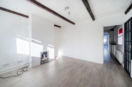 2 bedroom semi-detached house to rent - Photo 3