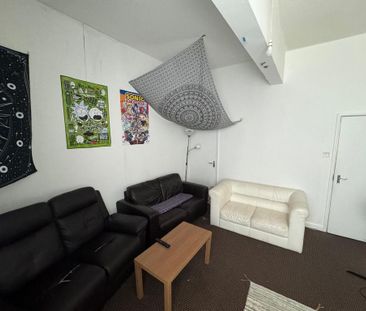 5 bedroom semi-detached house to rent - Photo 2