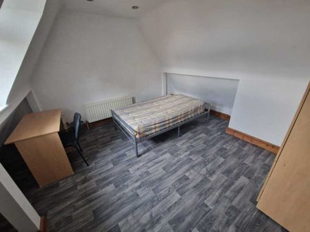 6 Bed Student Accommodation - Photo 2