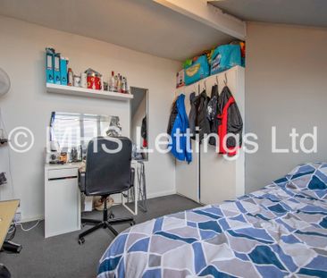 3 Bedroom Mid Terraced House for rent in Beechwood View - Photo 5