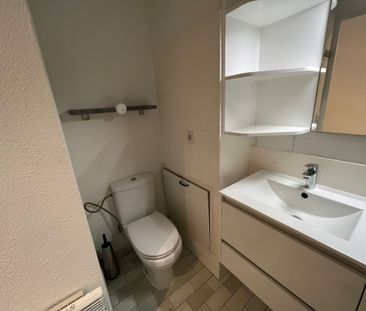 Location Appartement 1 pièce 22m² SANARY SUR MER 83110 - Photo 6