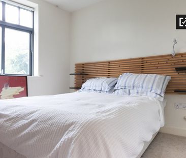 Bright room in 2-bedroom apartment in Bray, Dublin - Photo 3