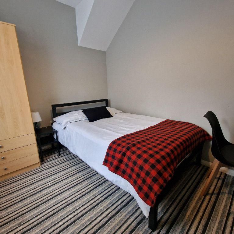 5 bedroom semi-detached house to rent - Photo 1