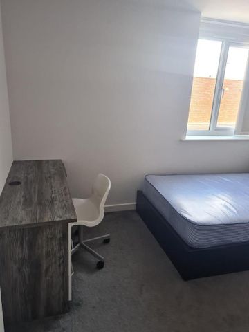 3 bedroom flat to rent - Photo 5