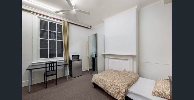 Furnished Modern Studio - Photo 1