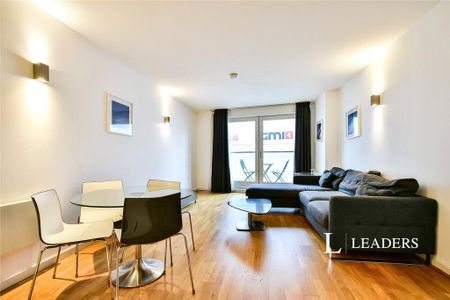 2 bedroom flat to rent - Photo 2