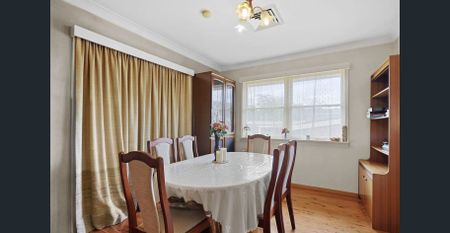 EXCELLENT POSITIONED HUGE HOME! - Photo 4