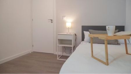 Calle de Picaza, Madrid, Community of Madrid 28047 - Photo 5