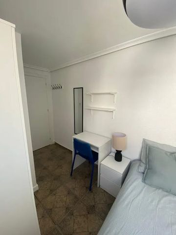 Carrer San Edesio, Manises, Valencian Community 46940 - Photo 3