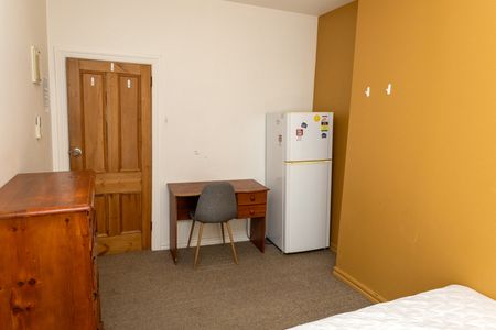 Boarding House Room – Ideal for Single Working Professional - Photo 4