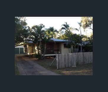 ***WANT TO LIVE NEAR THE GOLFCOURSE*** 4 BEDROOM HOUSE - 2 BAY SHED... - Photo 3