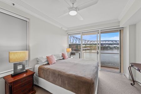 ARGUABLY THE CBDs FINEST RIVERFRONT COMPLEX 3 Bedroom Furnished - Photo 4