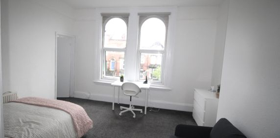 Flat 3, 16 Kelso Road, LS2 9PR, Leeds - Photo 2
