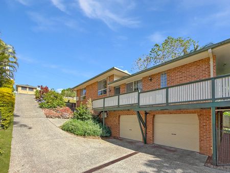 Beautifully Presented Three Bedroom Home in Prime Location - Photo 4