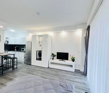 Frisch renoviertes, hochwertig möbliertes, großzügiges Apartment mi... - Photo 2