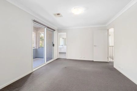 “Modern Family Home in a Prestigious Location” - Photo 5