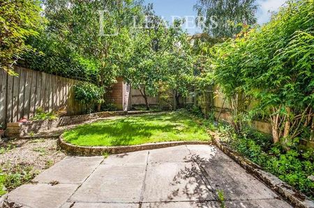 Beaufort Court, Cirencester, GL7 - Photo 4