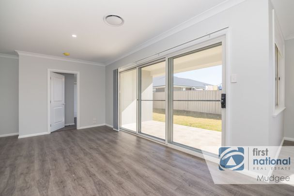 BEAUTIFUL FAMILY HOME - Photo 1