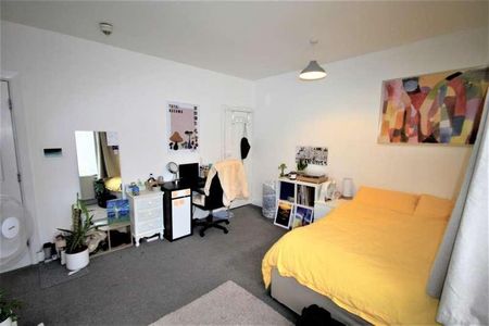 Hartley Crescent, Woodhouse, Leeds, LS6 - Photo 4