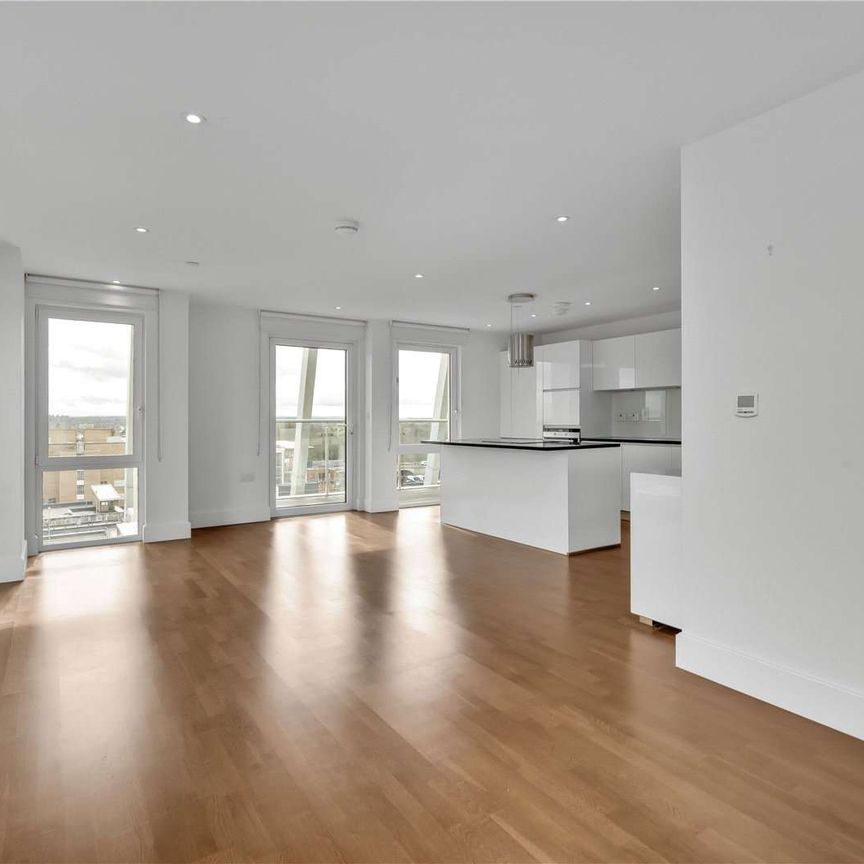 Situated on the eleventh floor, the property enjoys the benefit of a private balcony as well as access to the communal grounds of the development which overlook the river and Canbury Gardens - Photo 1