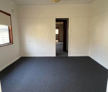 Single Level Home on a Generous Block - Photo 6