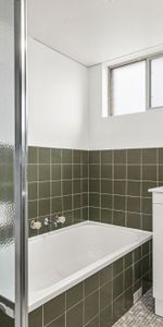 Freshly Updated Ground Floor Unit - Photo 4