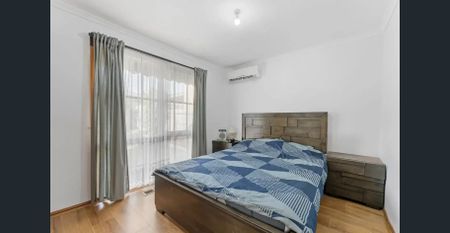 Spacious Family Living in a Prime Narre Warren Location!! - Photo 3