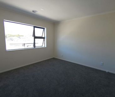 Churton Park 4 bedrooms plus study + 3 bathrooms - Photo 5