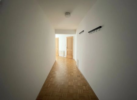 Sehr helle Dachgeschosswohnung in zentraler Lage – perfekt auch als 2er-WG geeignet - Photo 4