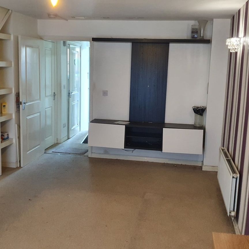 2 Bed Terraced House, Newhouse Road, G42 - Photo 1