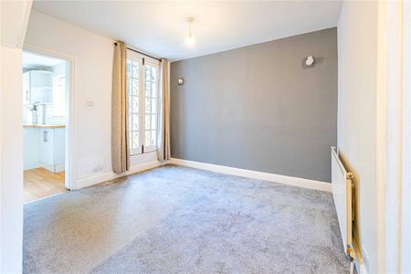 3 bed Terraced House for rent - Photo 2