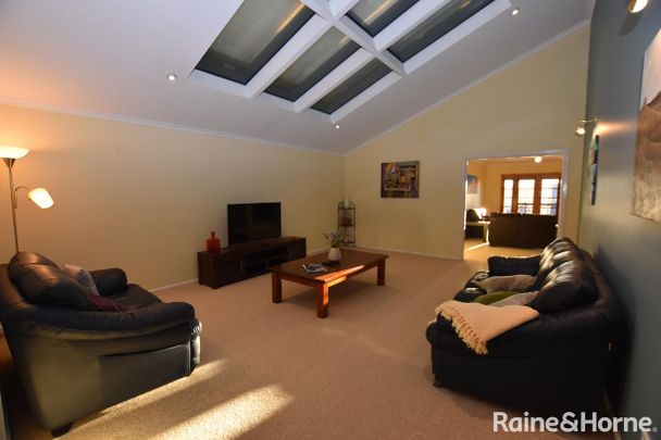 Private, Stylish & Spacious in a leafy premier location - Photo 1