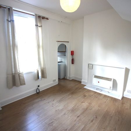 Bedsit, Burnt Ash Hill, SE12 - Photo 3